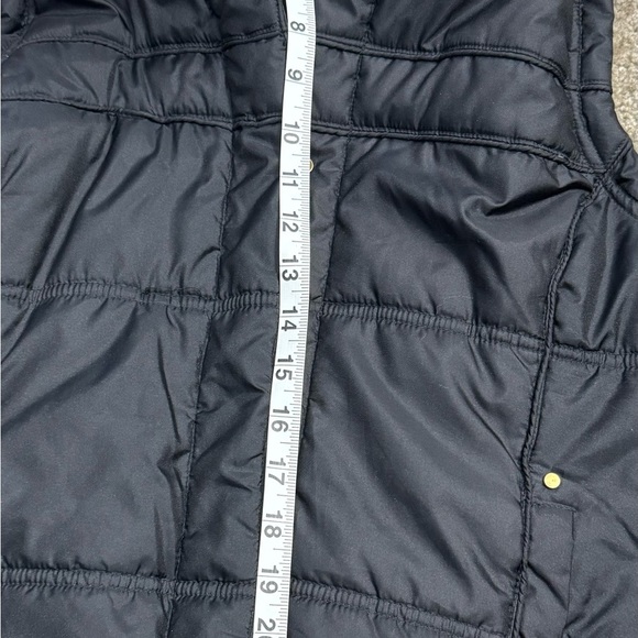 NEW YORK & CO. Black vest removable fur lined hood. Size Medium - Picture 10 of 13